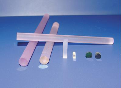 珠海航展展示國(guó)內(nèi)自主研發(fā)的固體激光晶體